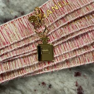 Authentic CHANEL charm limited edition holiday 2022/2023